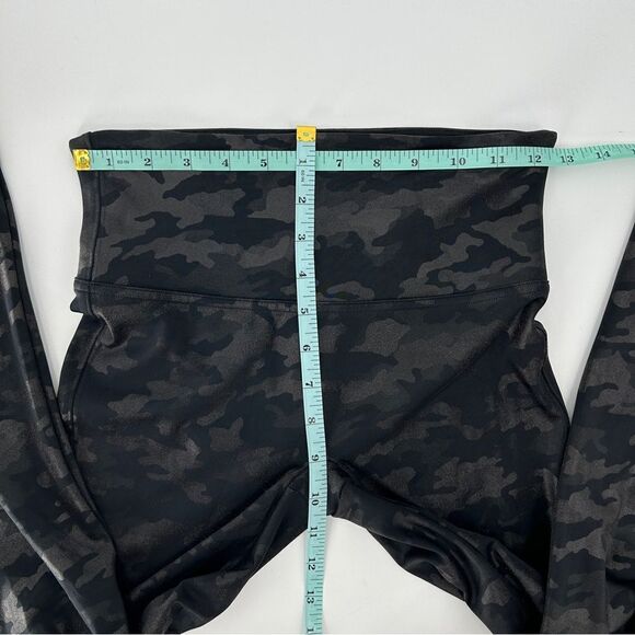 SPANX Look at Me Now Seamless Faux Leather Camo Leggings Black Camouflage Size M - Picture 8 of 11